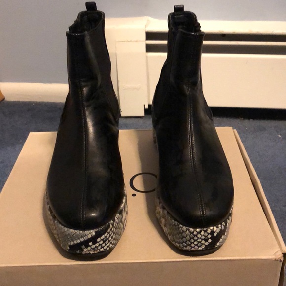 **SOLD** Urban Outfitters Snakeskin Platform Boots - Picture 3 of 10